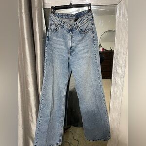 H&M Divided Light Blue distressed wash Denim Women’s Jeans